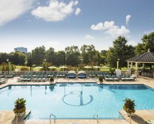夏洛特Ballantyne酒店的室外游泳池